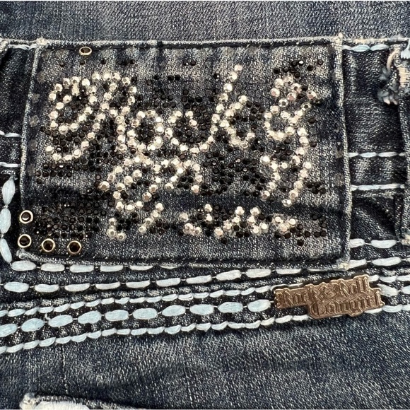 Rock & Roll Cowgirl Low Rise Boot Cut Jeans Size 26 x 34 Women’s - Picture 2 of 7